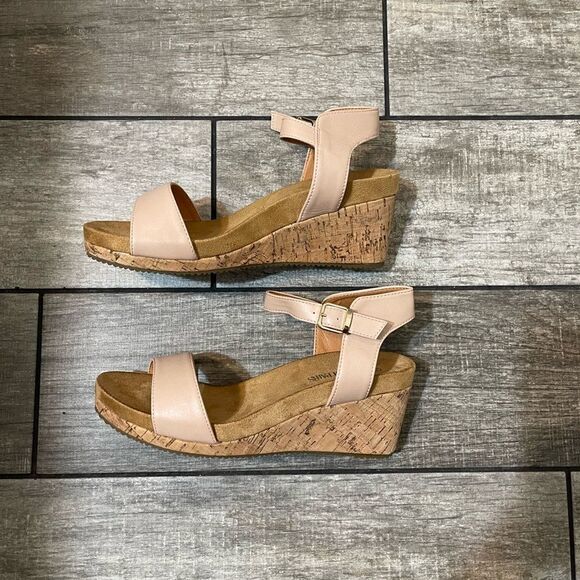 NWT Dream Pairs Wedge Sandal - Picture 6 of 13